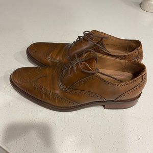 Mens Cole Haan wingtip dress shoes. Good used condition.